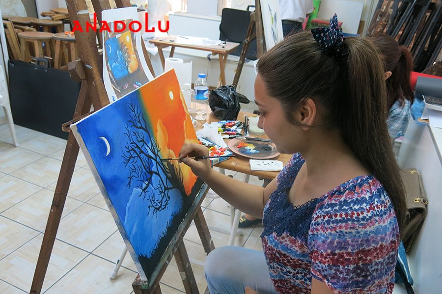 Resim Yapan Kadın Adana