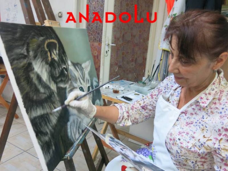 Yağlı Boya Kedi Resmi Yapan Kadın Çizimi Adana